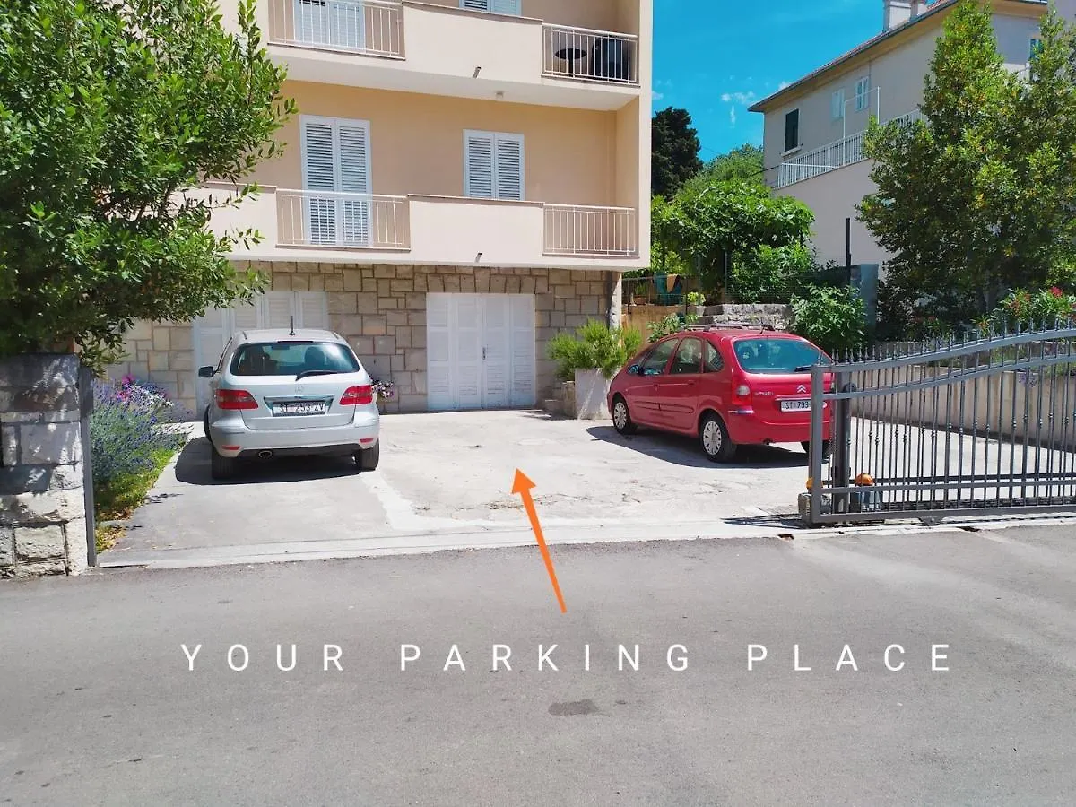 Apartment I&M With Private Parking Split