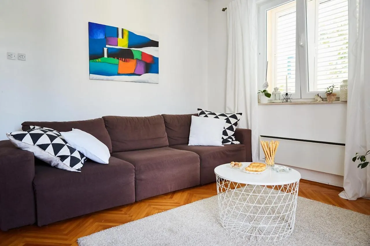 Apartment I&M With Private Parking Split