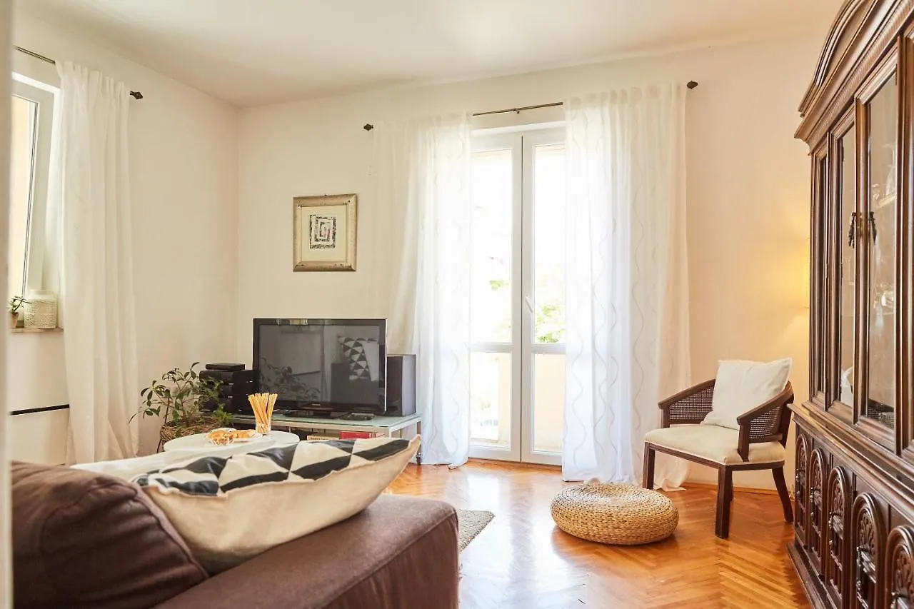 Apartment I&M With Private Parking Split