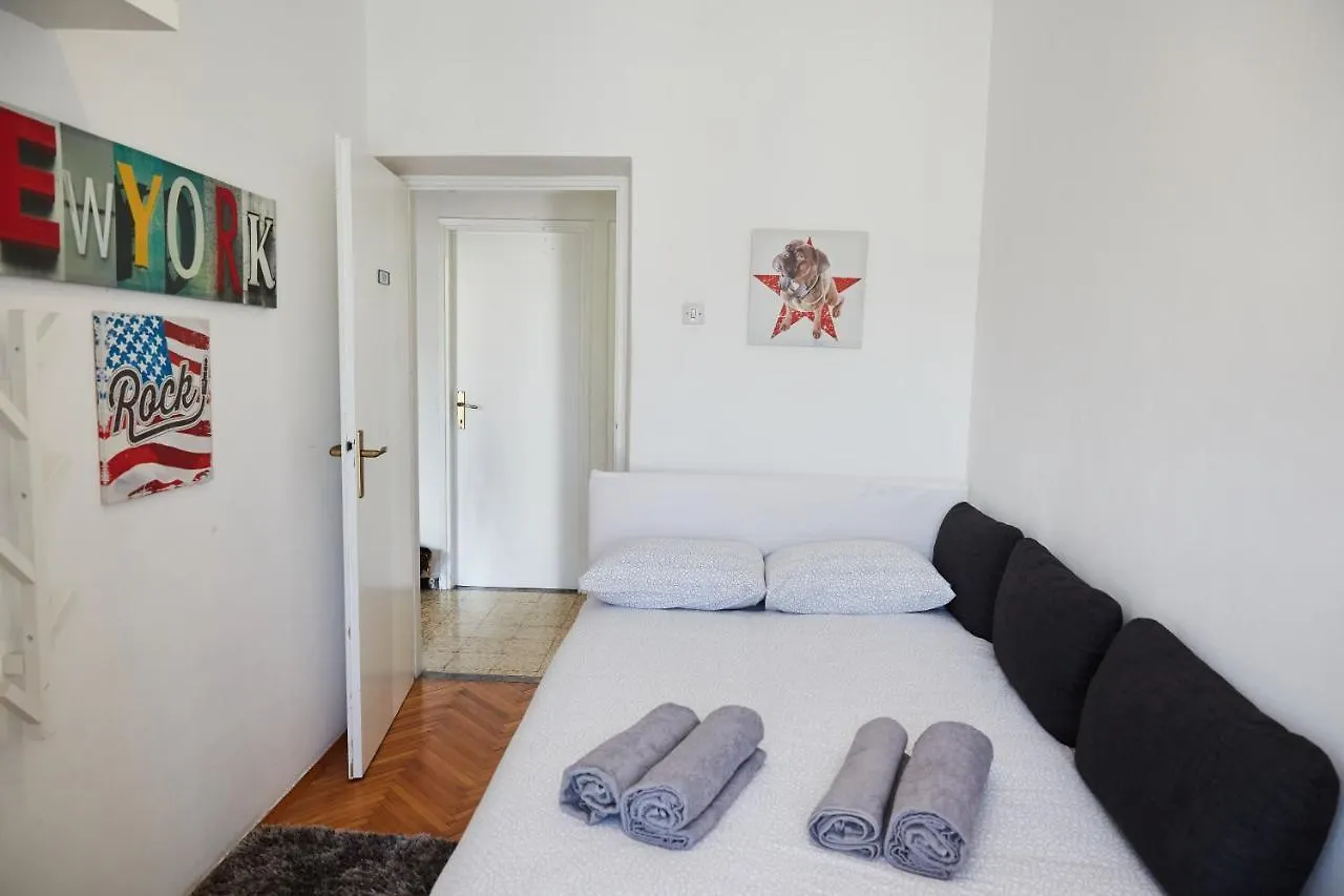 Apartment I&M With Private Parking Split