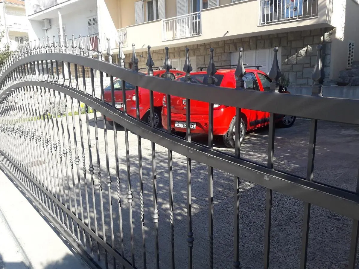 Apartment I&M With Private Parking Split