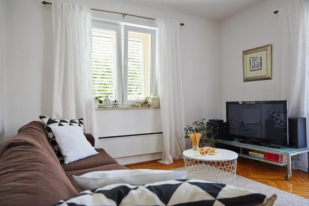 Apartment I&M With Private Parking Split